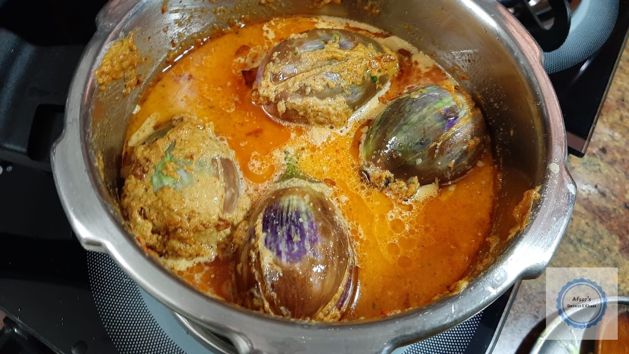 Bagarae baigan / Brinjal curry
